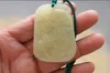 Naturalne Jade Green Handmade Carving, klasyczny prostokąt smok latać dziewięć dni. Naszyjnik Talizman Wisiorek.