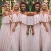 Senaste Blush Pink BohemianStyle Bridesmaid Dresses Sexig Ruched Off Shoulder Chiffon Long Prom Dresses billiga Pretty Party Dress Fo3681169