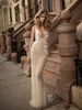 Berta 2019 Guaina Illusion Abiti da sposa Scollatura profonda senza schienale Appliques floreali 3D Perline Abiti da sposa Matrimonio su misura D261x