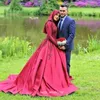 Hoge kwaliteit Rode Arabische Moslim Lange Volledige Mouwen Trouwjurk Turkse Islamitische Applique Hijab Dames Bruids Feestjurk Plus Size