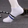 最新の到着夏の男性の靴下綿の縞模様のスポーツコルセット男性ソックスNW021