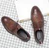 Vardagsskor för män vingspets svart läder formell bröllopsklänning derby oxfords flat tan brogues skor för män