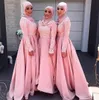 Muslimska långa ärmar brudtärna klänningar med fickor juvel neck spets applique långa birdesmaid klänningar klassisk a-line satin formell prom klänning