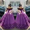 Geweldige vintage paarse partij baljurken met handgemaakte bloemen sexy off shoulder puffy tule prom jurk charmant stijlvolle quinceanera jurken