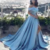 Sky Blue High Split Suknie Wieczorowe 2018 Off The Ramię Proste Prom Dresses Sweep Pociąg Satynowy Kobiety Formalna Party Dress Tanie Vestidos
