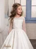 Elegante witte pure lange mouwen meisjes pageant jurken prinses een lijn satijn kant bloem meisje jurken voor bruiloften partij eerste communie