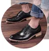 Sapatos formais de moda Brogue com sapatos de casamento de baixo para homens de casamento britânico Sapatos de brogue barato homens apartamentos Hot Sale 2017 Frete grátis