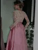 花嫁のドレスのエレガントなVネックの母親の輝くスパンコールレースアップリケサウジアラビアの結婚式のパーティーガウン魅力的なAラインサテンのイブニングドレス