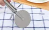Mode matel 430 rostfritt stål runda kniv pizza cutters wheels pizza verktyg bakning verktygstabell support grossist eller anpassade 10ps / parti