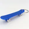 Apriscatole EDC multifunzione per esterni Adorabile skateboard Apribottiglie in metallo Portachiavi Portachiavi Beer Bar Tool Natale