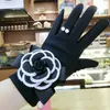 Großhandel - liebt Winter-Frauen-Handschuhe für Touchscreen-Kaschmir-Fäustlinge, weibliche große Blumen-warme Wollhandschuhe, Frauen-Fahrhandschuhe