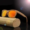 Fashion Men Femmes Lunettes de soleil avec des verres de soleil vintage en bambou avec lentille en bois stent à main