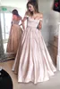 Zachte roze lange prom dresses met zakken Off Shoulder Beaded Sash Zipper v Backless Satin Formal Party Dress 2017 Goedkope A-lijn Avondjurken