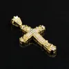 Collana con ciondolo a forma di croce in oro con diamanti per gli uomini