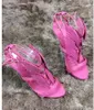 Luxe ontwerper Golden Metal Metal Wings Leaf Strappy Dress Sandaal Geel Pink Gladiator Hoge Heel Schoenen Dames metalen gevleugelde sandalen1648629