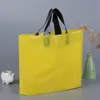 Sacs à provisions d'emballage en plastique imprimés par logo personnalisé avec poignée, sac d'emballage personnalisé pour vêtement/vêtements/cadeau LZ0773