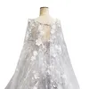 럭셔리 3D Appliques Royal Court Wedding Bridal Dress Cape 비즈 Applique Sweep Train Wedding Gowns Crew Periconized Dresses