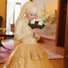 Lekkie Złote Muzułmańskie Suknie Ślubne Wysokiej szyi Koronki Aplikacje Zroszony Długie Rękawy Suknie Ślubne Wielopięciowe Linia Saudyjska Arabia Wedding Vestidos