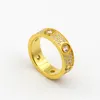 Anillos de amor de acero titanio 316L de alta calidad, tamaño de anillos de banda para mujeres y hombres en 6 mm de ancho con tres líneas de joyería de diamantes
