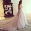 Mode Blush Pink Trouwjurken Sexy Dompelen Hals Applicaties Rits Backels Bridal Dress Charmant Organza Kapel Trein Trouwjurken