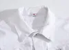 ミリタリースタイルの男性デニムジャケットバッジ新しいメンズホワイトジャンジャケットとフラップポケット付き送料無料