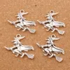 Witches On Broom Spacer Charm Pärlor 100st/lot Mode 31,6x33mm Antika Silver Hängen Legering Handgjorda smycken DIY L224