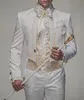 Nowy styl biały ze złotym haftem Groom Tuxedos Groomsmen Mężczyźni Blazer Garnitury Ślubne Prom Odzież (Kurtka + Spodnie) G1093