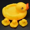 Sälj 4pcsset Badrum Toys Baby Rubber Duck Mother och Three Duck Babies Family Swimming Bath Water Toys80572908256546