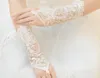 2017 nouveaux gants de mariée de mode avec des perles gants de mariage de princesse romantique pour robe de mariée accessoires de mariage élégants blanc/ivoire