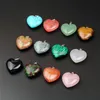 10st 24 * 25mm Heart Shape Healing Chakra Pärlor Crystal Quartz Diy Stone Slumpmässig Färg Ädelstenar Pendants För Halsband Örhängen Smycken