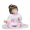 Crianças Presente de Natal Doce Lifelike Silicone Reborn Bebês Boneca 22 Polegada 55 cm Pano Corpo Príncipes Recém-nascidos Menina Com Roupas Adoráveis