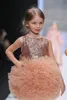 Adorável Curto Flor Meninas Vestidos Jewel Neck Lantejoulas Puffy Ruffles Tulle Vestidos Da Menina Para O Casamento 2017 Custom Made Mini Vestidos de Aniversário