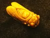 Natürlicher gelber Tigerauge-Stein. Handgeschnitzte Cicada-Anhänger-Halskette