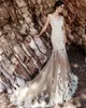 2016 Robes de mariée modestes avec jupe détachable Sexy Sheer Lace Applique Jewel Neck Champagne Une ligne Illusion Camo Robes de mariée Long Train