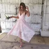 Asymmetrisk hög låg Boho Pink Prom Party Dresses Dark Navy V Neck Bra Brudtärna Klänningar Bohemian Lace Bröllop Gästklänningar Party Gowns