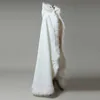 Ślubne ślubne peleryny ślubne do okładów ślubnych z czapką Luksusowy pociąg Spring Spadek Grube Akcesoria Bridal Cloaks Custom Size