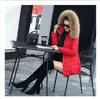 女性のための新しい人工的なアライグマの毛皮のカラーのフード付きのジャケットの厚いコート女性のための厚いコート