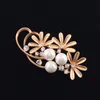 Vintage Rhinestone Broszka Pin Alloy Pearl Flowers Biżuteria Podróż World Corsage Dla Bridal Wedding Invitation Costume Party Dress Brooch Pin