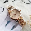 2018 Élégant Nouvelle Montre de luxe de haute qualité Femmes Gold Watch Steel Strip Rose Gold Wristwatch entier 8202499