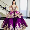 Golden Appliqued Purple Aftonklänningar V-Neck Cap Sleeves Satin Ball Gown Engagement Dress Gorgeous Dubai Princess Evening Dress Prom Klänningar