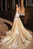 Neue Designer Champagne Mermaid Brautkleider mit abnehmbarem Zug Sheer Neck SpitzeApplique Garten-Hochzeit Brautkleider nach Maß