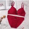 2018 nouvel ensemble de soutien-gorge sans anneau en acier, sous-vêtement en dentelle sexy mince et sans trace.