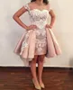 Dusty Pink Short Prom Dresses Sheer Neck Lace Applicaties Hoge Laag Avondjurken Illusie Back Covered Buttons Homecoming Feestjurk Goedkoop