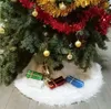 falda de árbol de navidad de piel blanca