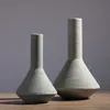 Керамическая ваза с минималистским стилем с ручной поверхностной поверхностью