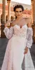 2019 Ny design av axelns långa ärmar sjöjungfru bröllopsklänningar med avtagbart tåg spets upp tillbaka domstol tåg brudklänningar