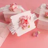 Nouveau Mariage Favor Boxes Creative Paper Cadeaux Boîtes Couleur rose avec ruban de dentelle Baby Douche fête Arr