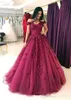 Elegant av axeln Lace Quinceanera Klänningar Tulle Applique 3D Floral Ball Gowns Golvlängd Prom Party Princess Dresses BA9857