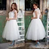 2018 Billiga A Line Bröllopsklänningar V Neck Cap Sleeves Illusion Lace Applique Pärlor Zipper Tillbaka Plus Storlek Ankel Längd Formella Bröllopklänningar
