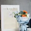 Portable Flower Bag med Clear Window Flower Gift Packaging Paper Bag Florist Supplies 25.5*15.5*35cm QW8835